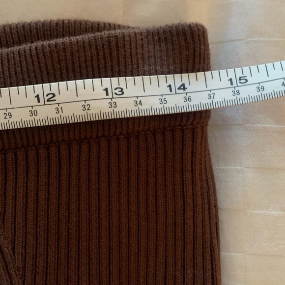 Abercrombie & Fitch Women’s Brown Ribbed Sweater-Knit Midi Skirt; Size LP - Picture 7 of 8